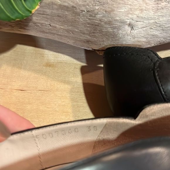 Escada black and gold leather heels - Picture 14 of 14